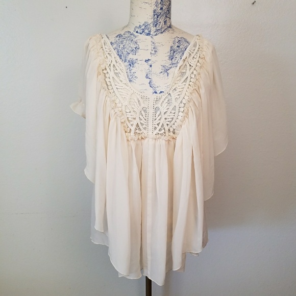 Victoria's Secret Tops - 🦋 Victoria Secret Butterfly Sleeve Crochet Top